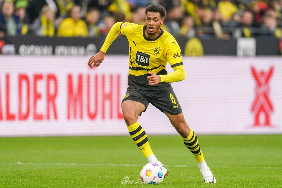 在禁区内接 在禁区内接