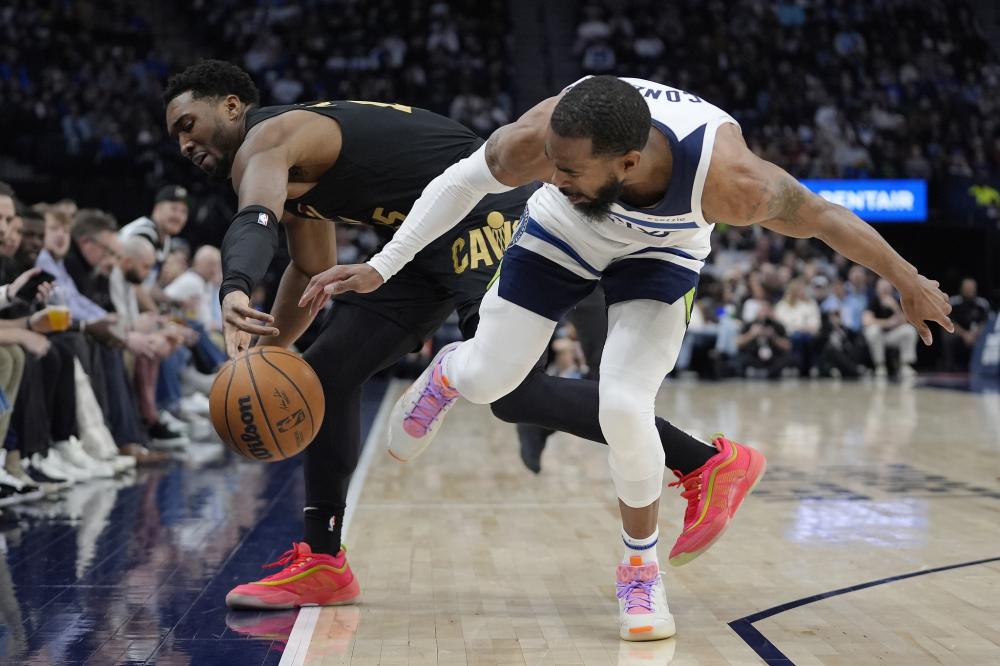 再添浓墨重 再添浓墨重